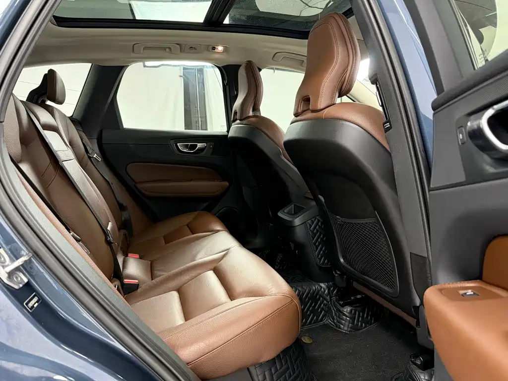Volvo XC60 T5 4 WD Smart Ease CN-VI