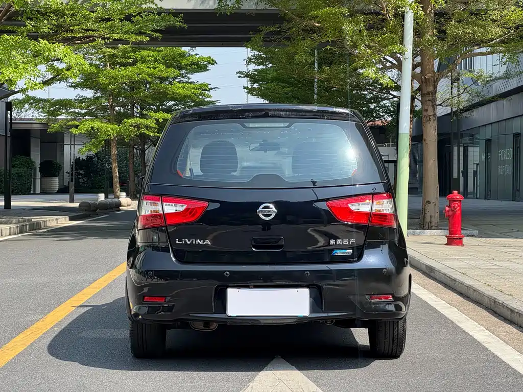 Livina 1.6 XE CVT Comfort