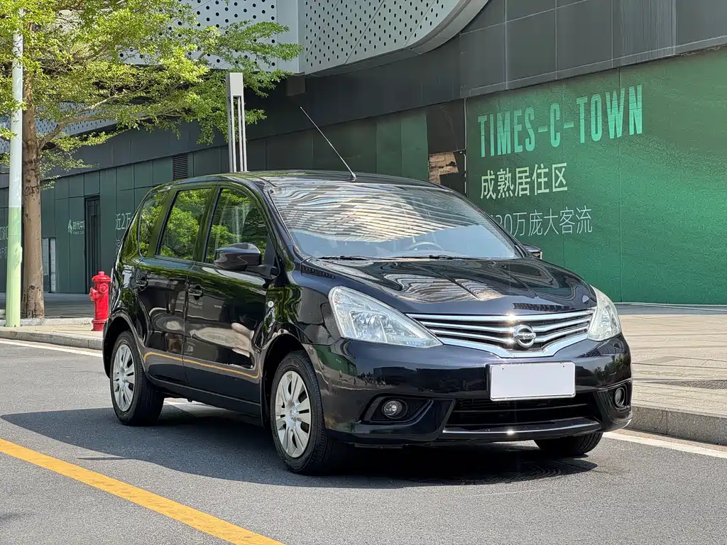 Livina 1.6 XE CVT Comfort