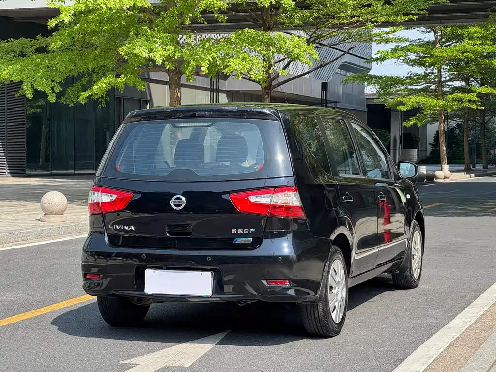 Livina 1.6 XE CVT Comfort