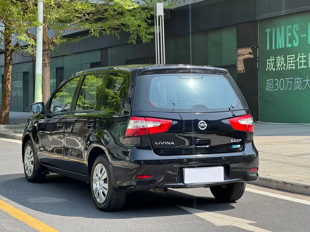 Livina 1.6 XE CVT Comfort