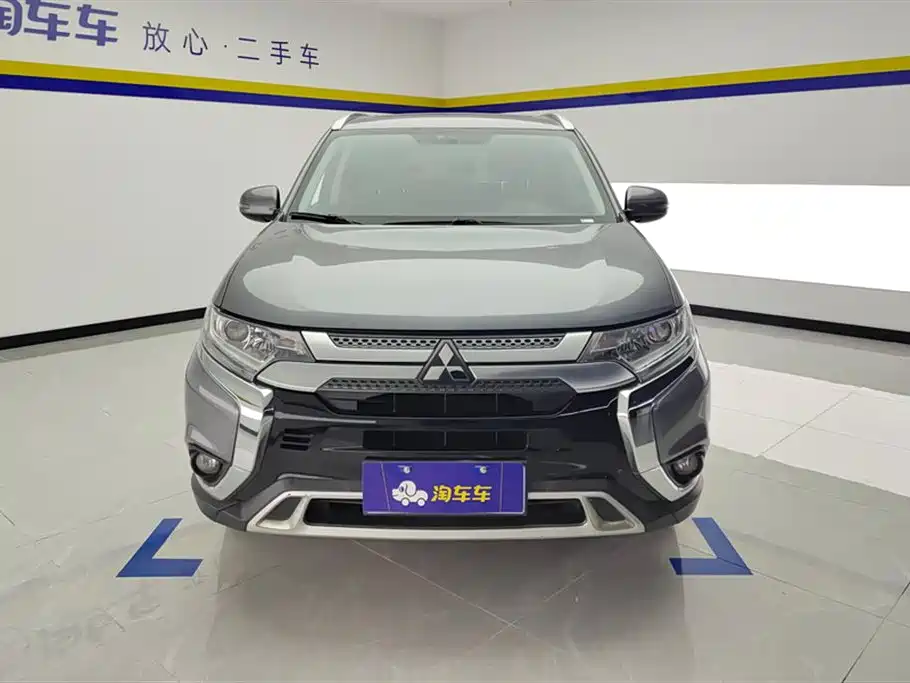 Outlander 2.0 L 2 WD Smooth Enjoyment 5-seat