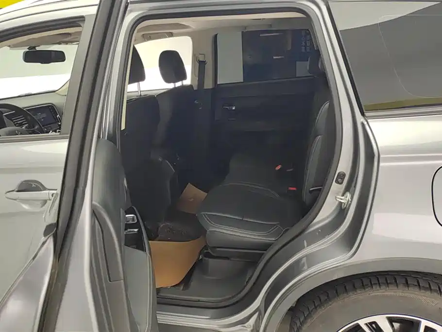 Outlander 2.0 L 2 WD Smooth Enjoyment 5-seat