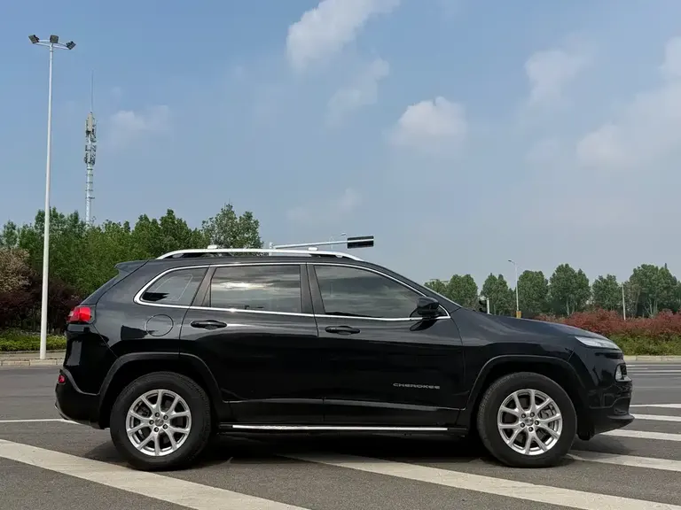Jeep Cherokee 2.4 L Professional