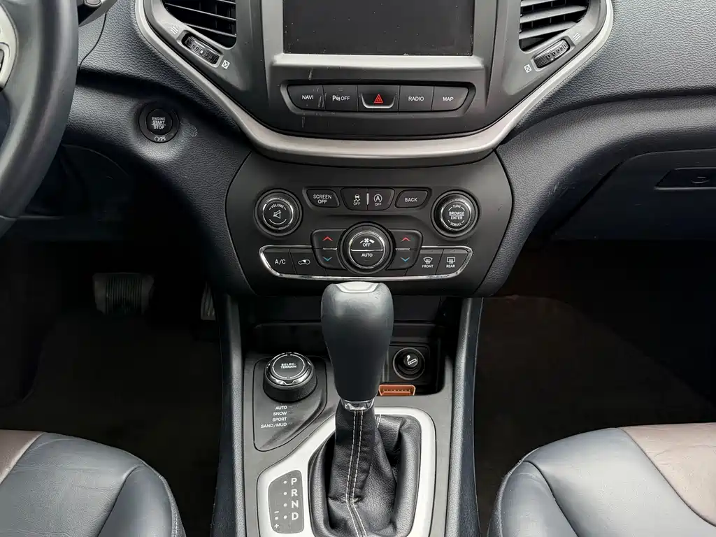 Cherokee 2.4 L Professional