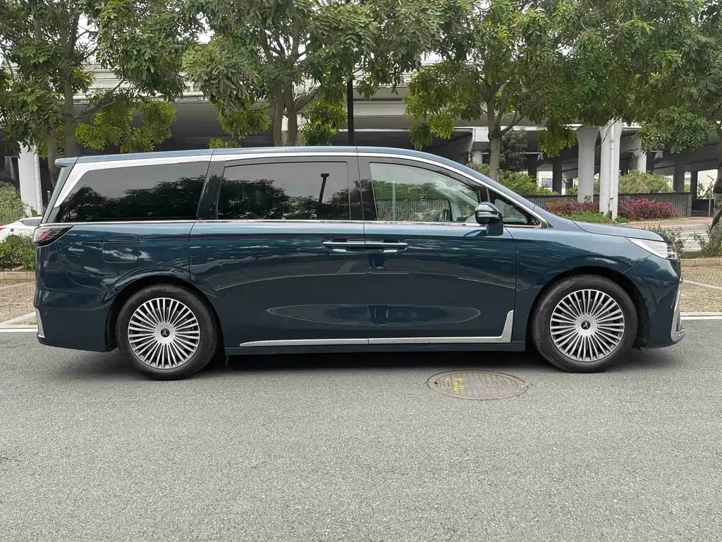 Voyah Dreamer PHEV 4 WD Flagship Kunpeng