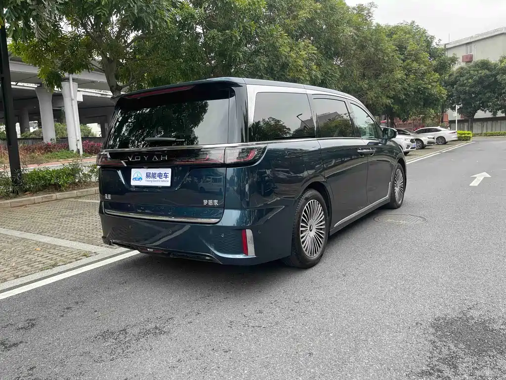 Voyah Dreamer PHEV 4 WD Flagship Kunpeng