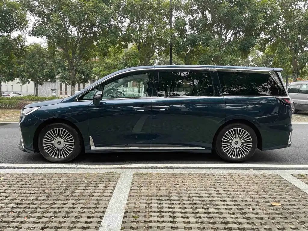 Voyah Dreamer PHEV 4 WD Flagship Kunpeng