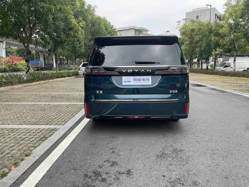 Voyah Dreamer PHEV 4 WD Flagship Kunpeng