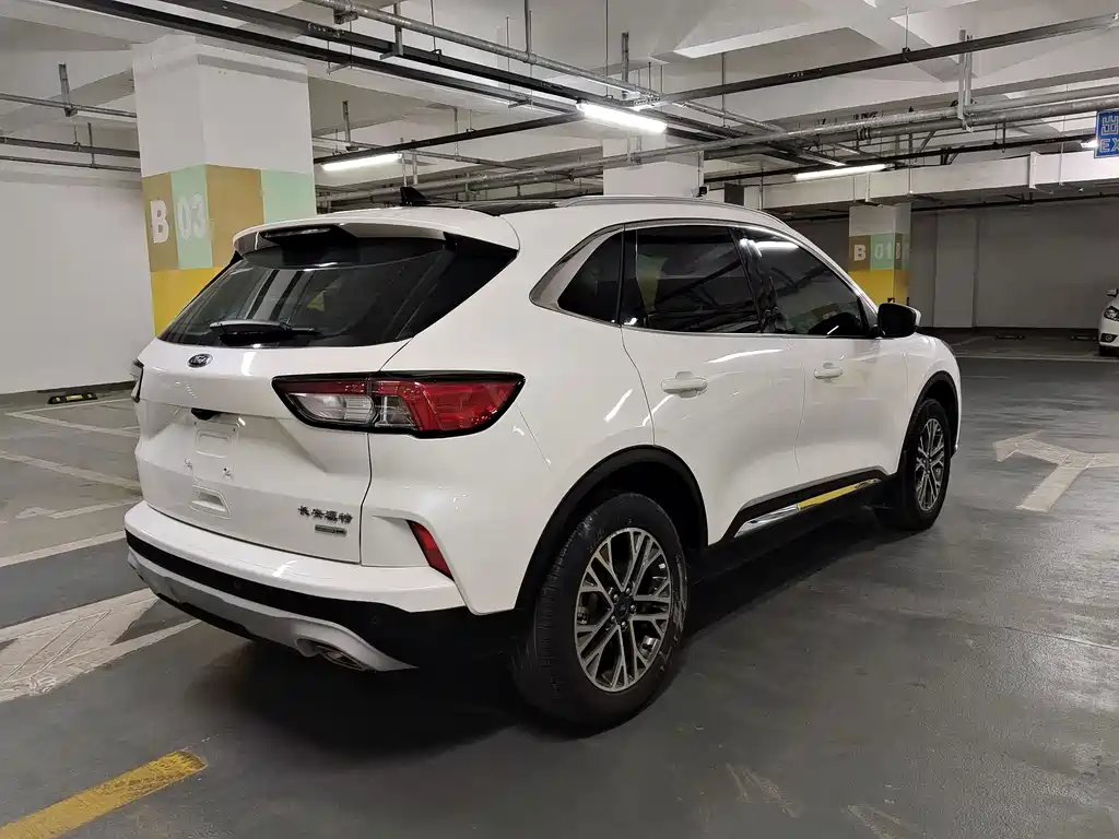 Escape EcoBoost 245 4 WD Shine Enjoyment