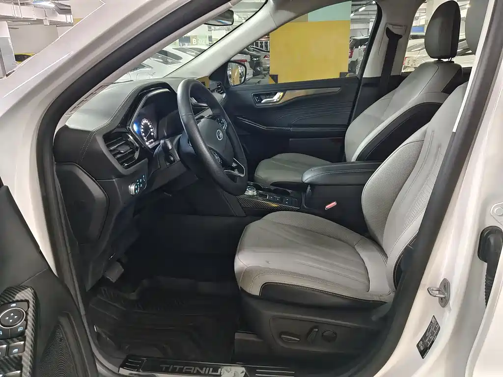 Escape EcoBoost 245 4 WD Shine Enjoyment