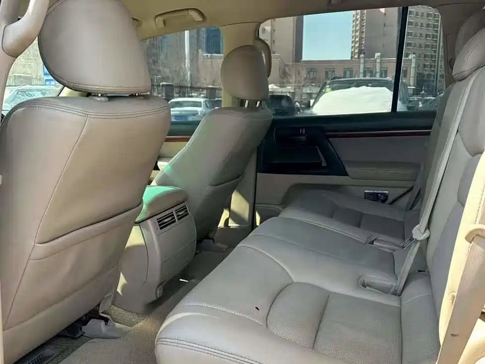 Land Cruiser (Import) 4.0 L V6 Middle East Base