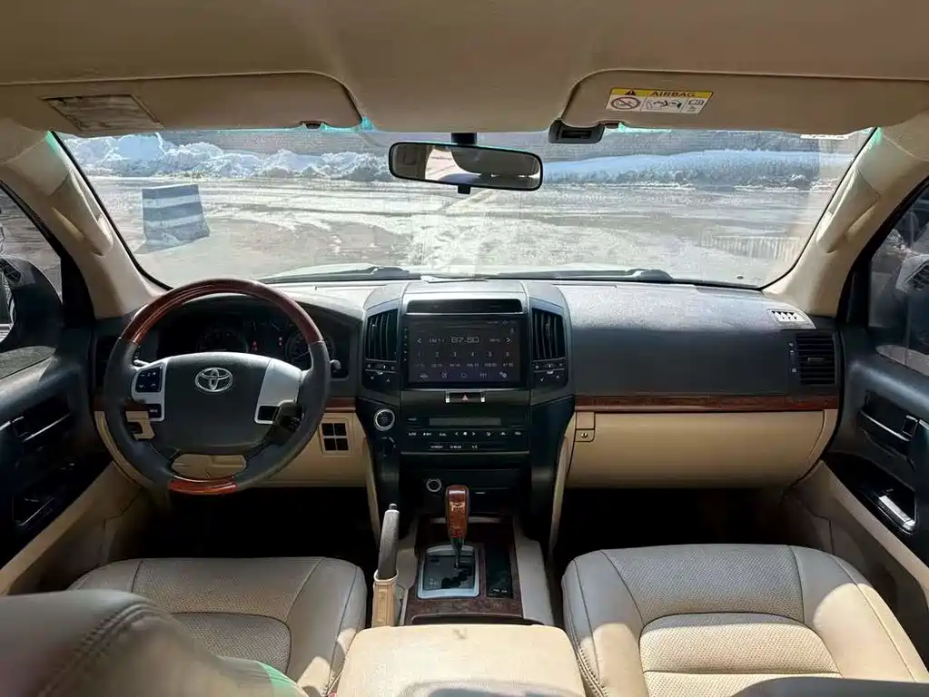 Land Cruiser (Import) 4.0 L V6 Middle East Base