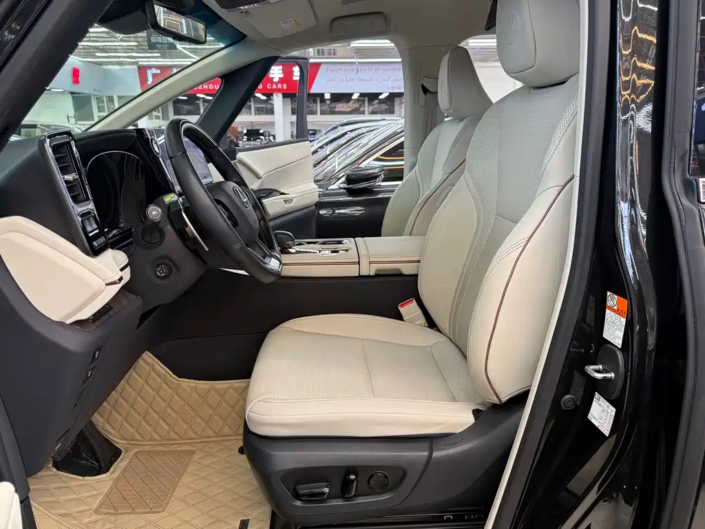 Lexus LM 500 h 6-seat Supreme