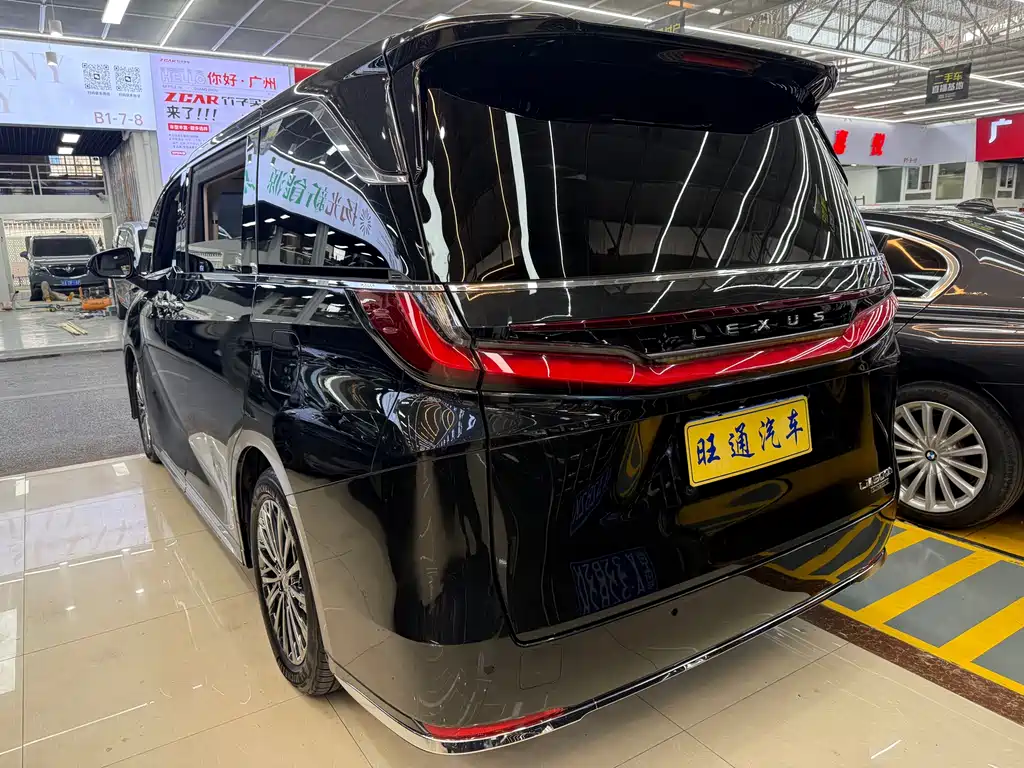 Lexus LM 500 h 6-seat Supreme
