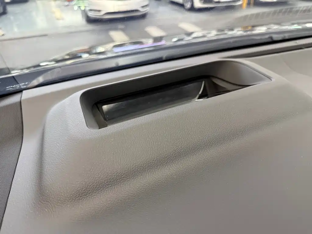 Lexus LM 500 h 6-seat Supreme