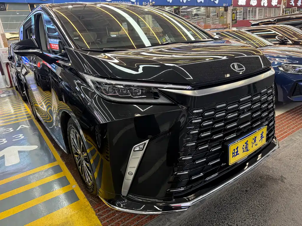 Lexus LM 500 h 6-seat Supreme