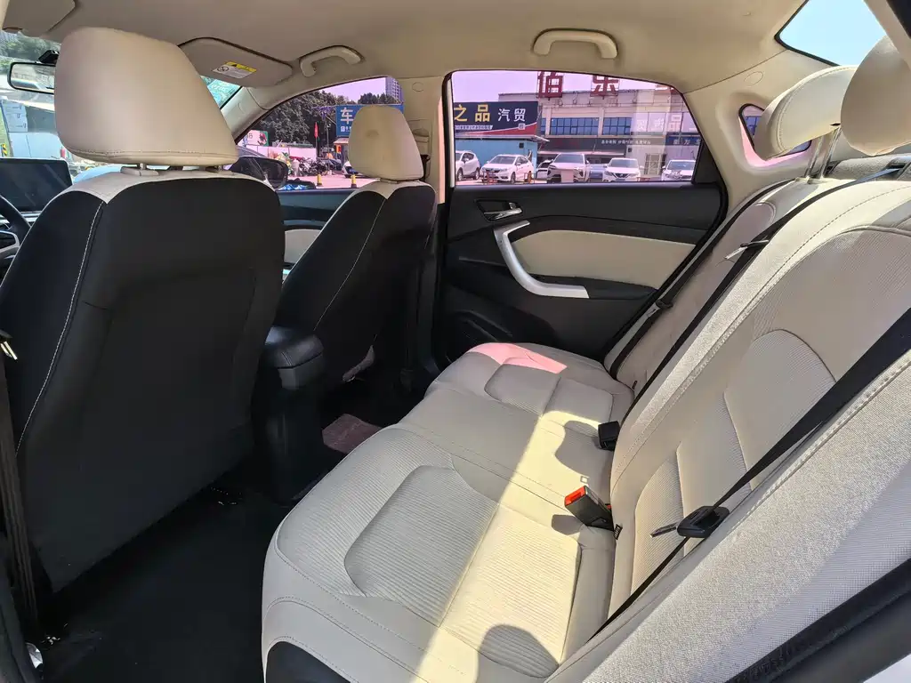 Yuexiang V7 1.6 L Manual Pleasure CN-IV