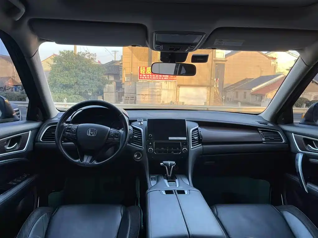 Avancier 240 TURBO 2 WD Luxury