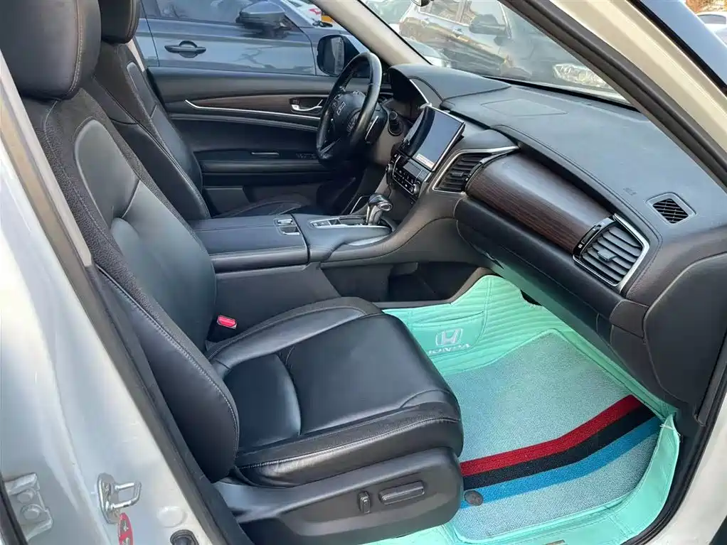 Avancier 240 TURBO 2 WD Luxury