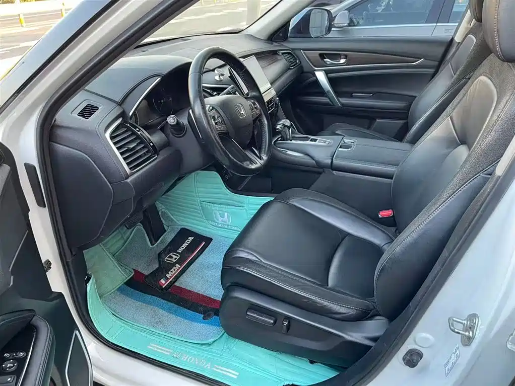 Avancier 240 TURBO 2 WD Luxury