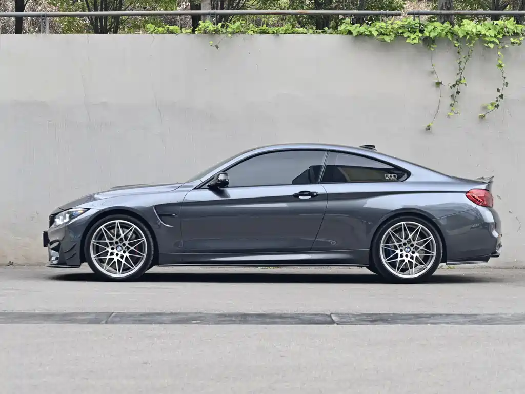 BMW M4 M4 2-door Coupe Racing Limited