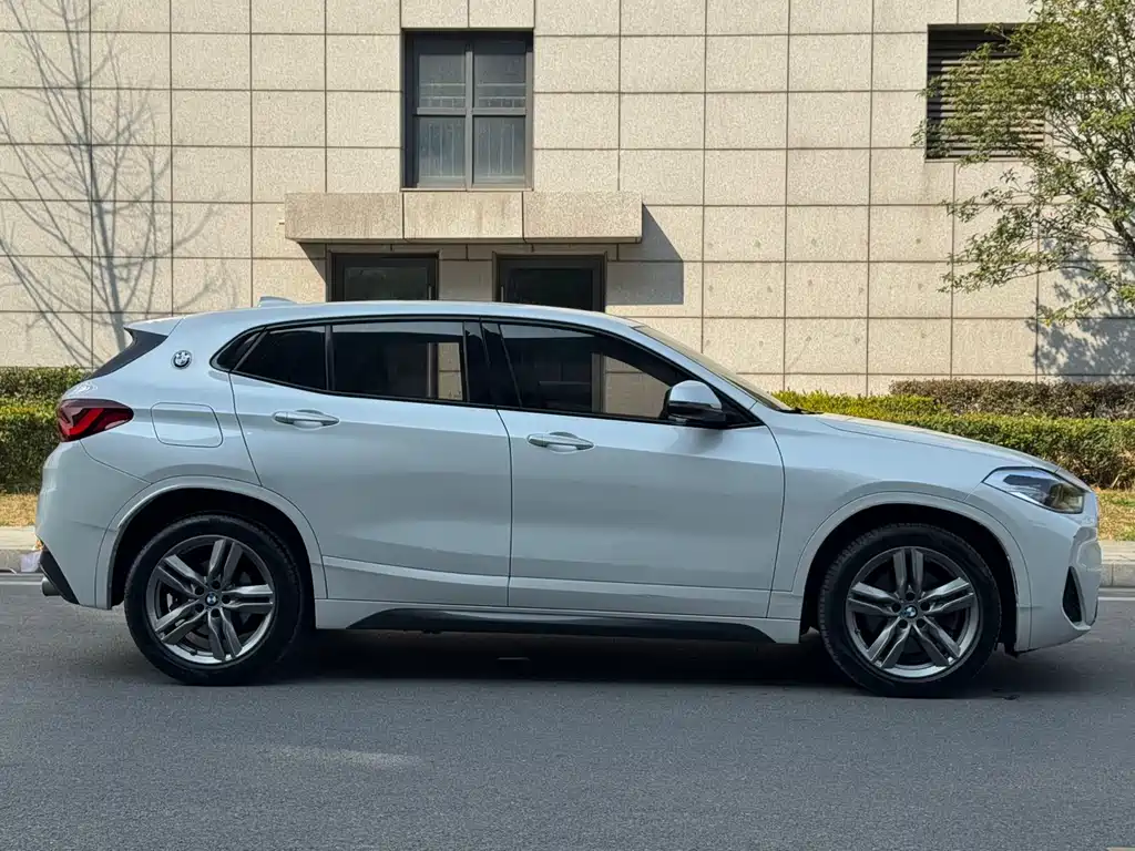 BMW X2 sDrive25 i Leading M Sport Package
