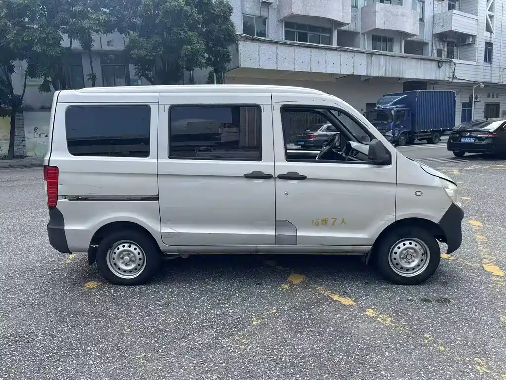 Wuling Zhiguang 1.2 L S Utility LSI