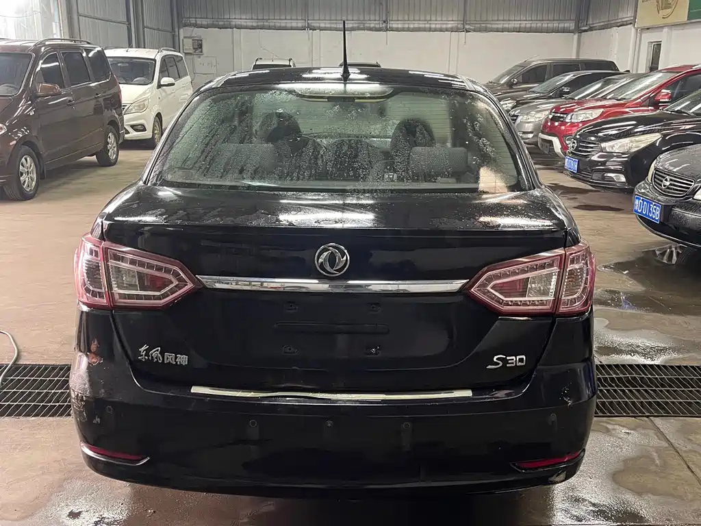 Dongfeng Fengshen S30 1.5 L Auto Graceful