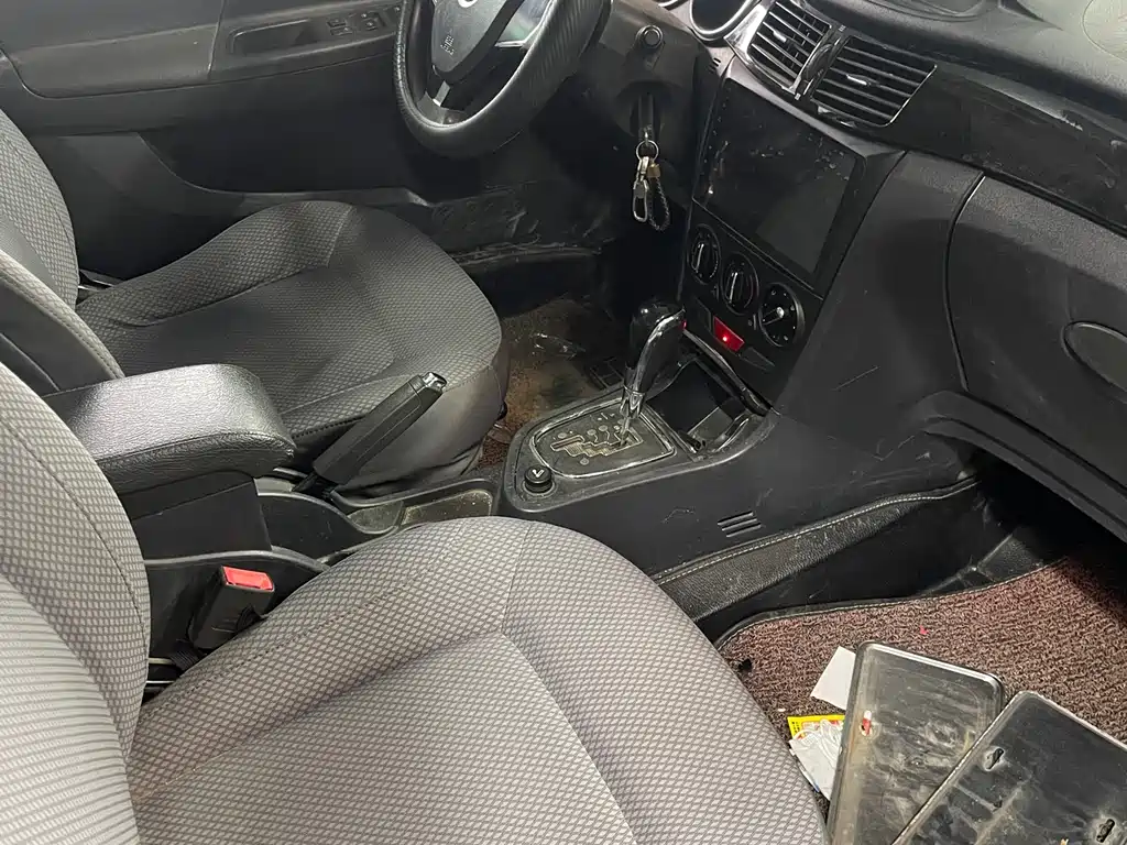Dongfeng Fengshen S30 1.5 L Auto Graceful