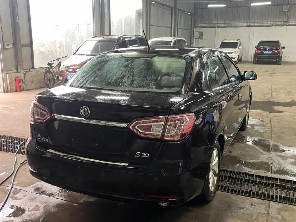Dongfeng Fengshen S30 1.5 L Auto Graceful