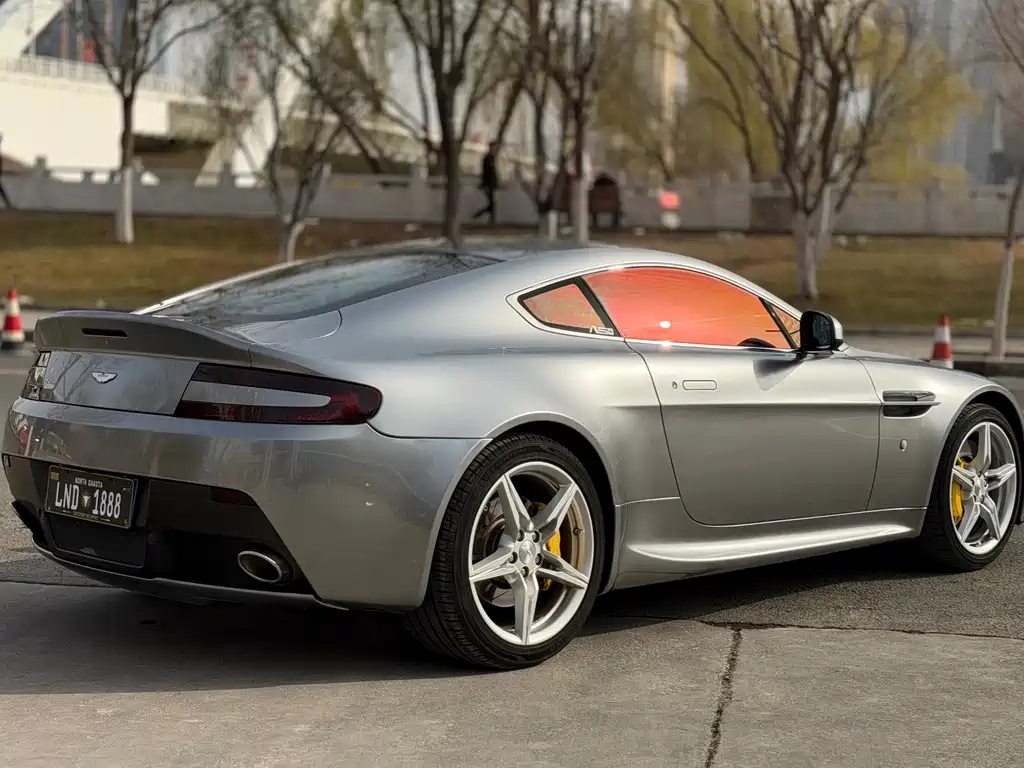 V8 Vantage 4.7 L Coupe