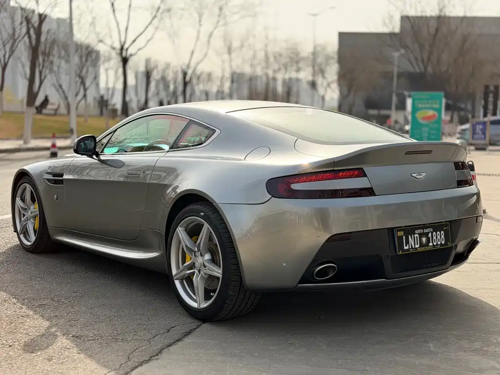 V8 Vantage 4.7 L Coupe