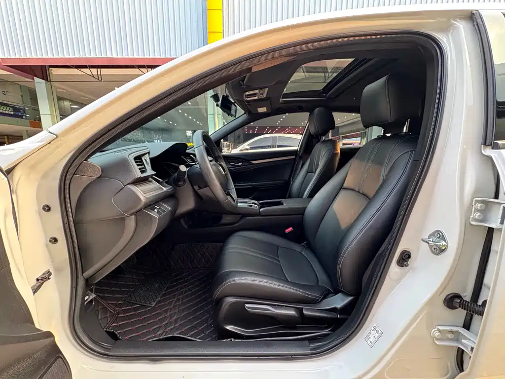 Civic HATCHBACK 220 TURBO CVT New Sharp Control