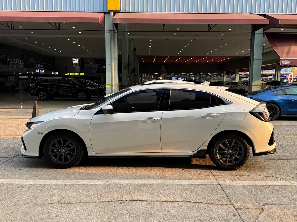 Civic HATCHBACK 220 TURBO CVT New Sharp Control