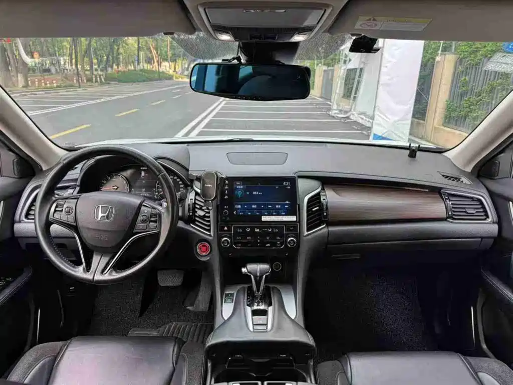 Avancier 240 TURBO 2 WD Premium