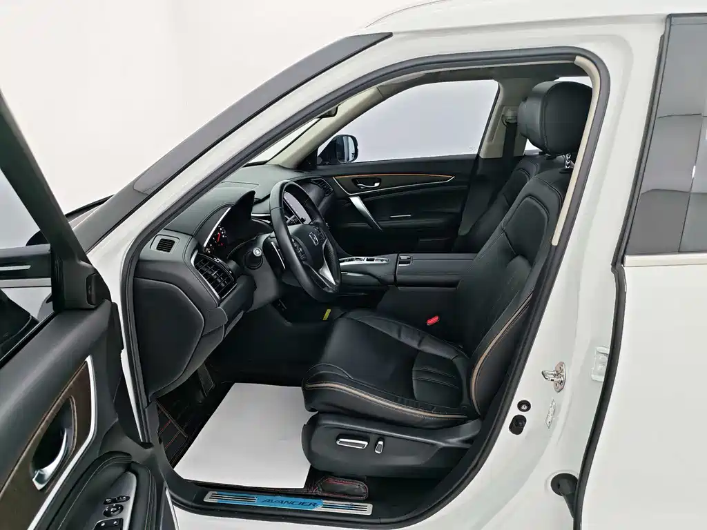 Avancier 370 TURBO 4 WD Premium