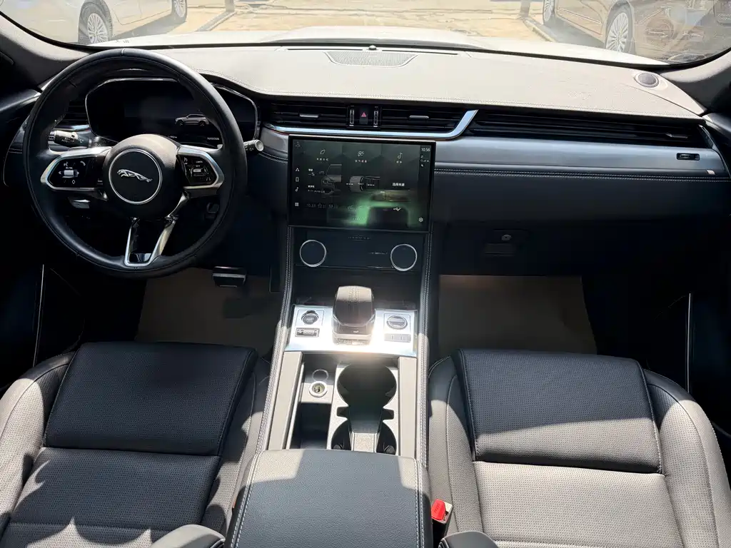 Jaguar F-PACE P250 R-Dynamic SE