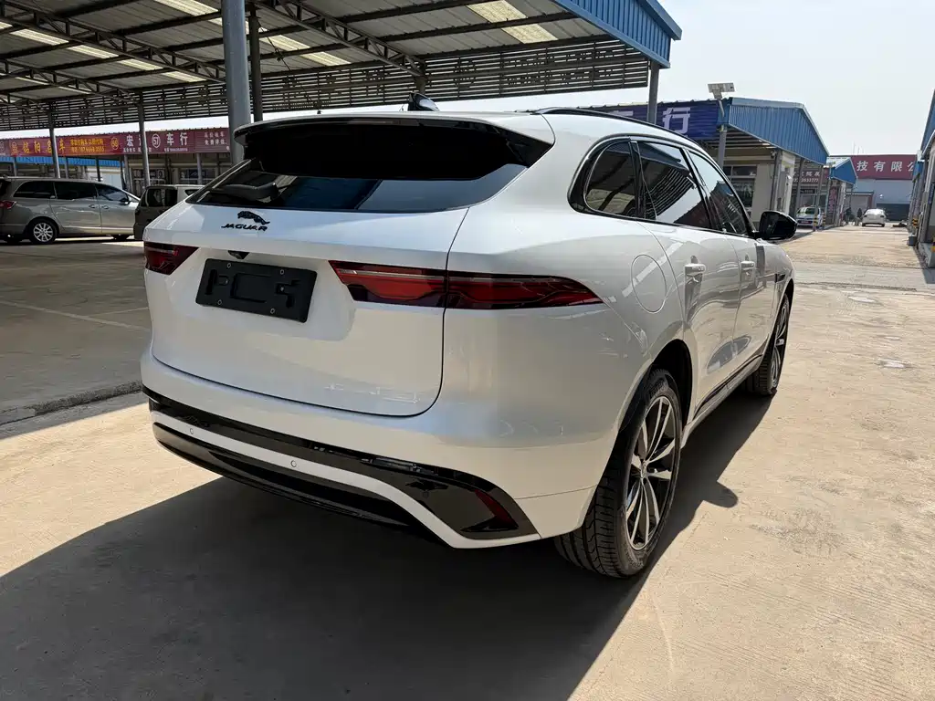 Jaguar F-PACE P250 R-Dynamic SE