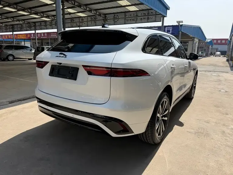 Jaguar F-PACE P250 R-Dynamic SE