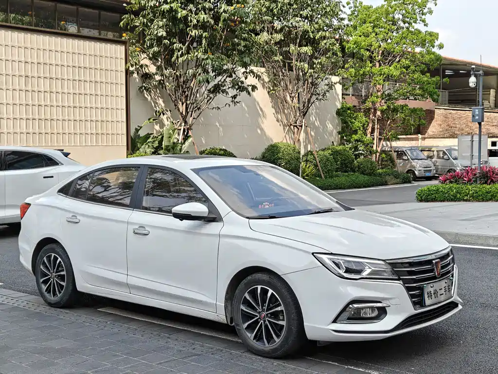 Roewe i5 1.5 L Auto 4 G Connected Leading Luxury Flagship