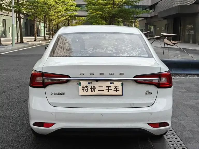 Roewe i5 1.5 L Auto 4 G Connected Leading Luxury Flagship