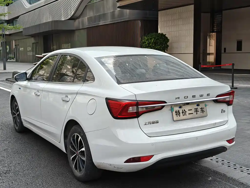 Roewe i5 1.5 L Auto 4 G Connected Leading Luxury Flagship