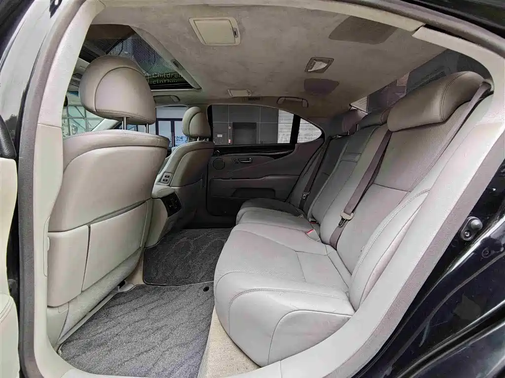 Lexus LS 460 L