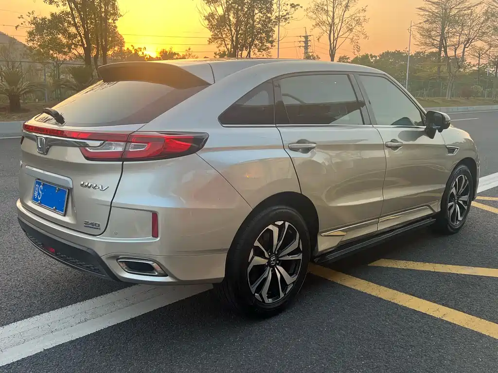 Honda UR-V 240 TURBO 2 WD Luxury CN-V