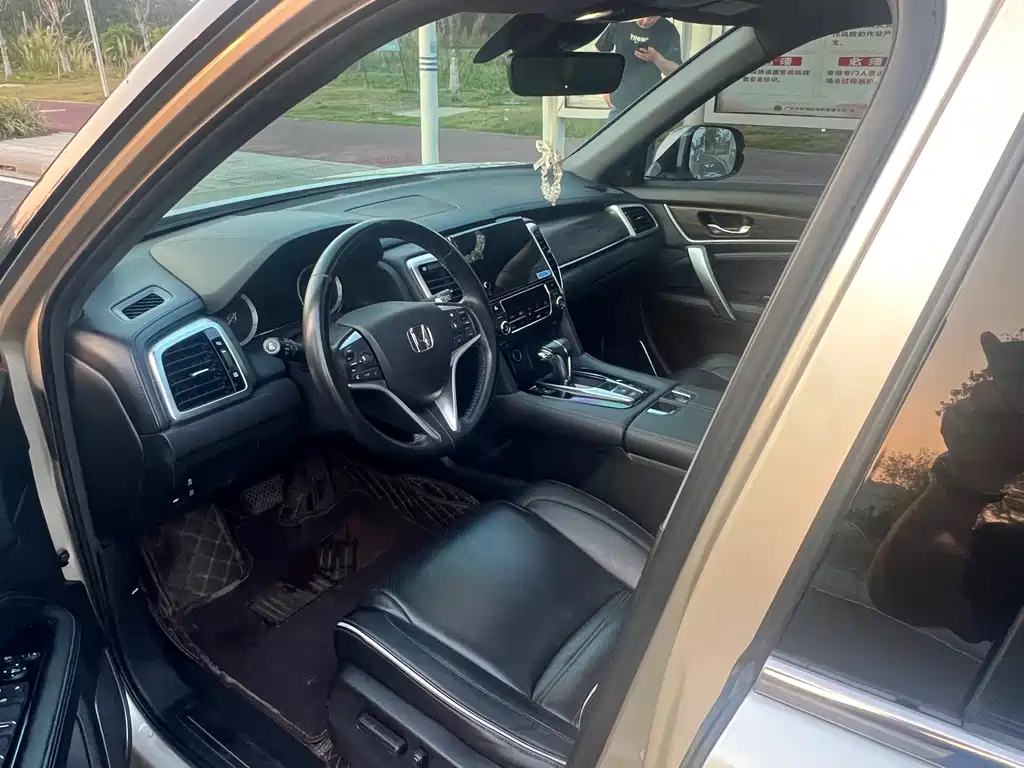 Honda UR-V 240 TURBO 2 WD Luxury CN-V