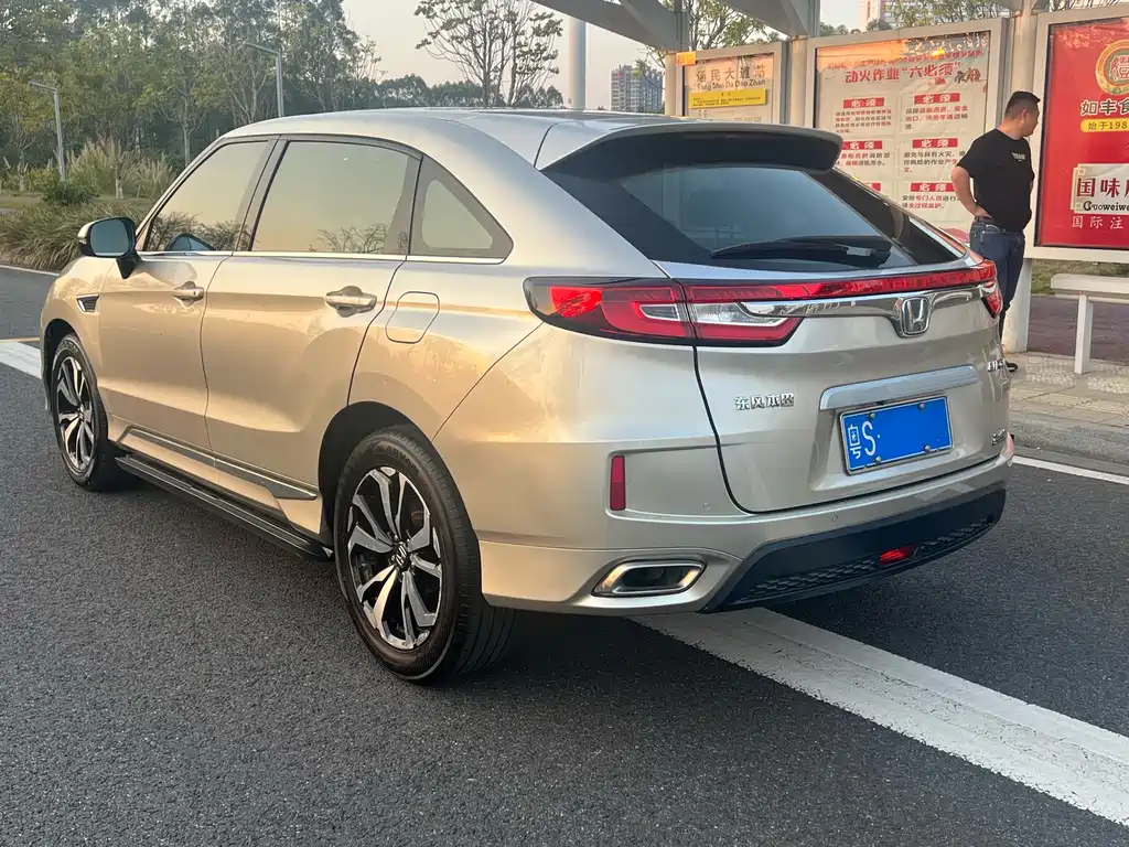 Honda UR-V 240 TURBO 2 WD Luxury CN-V
