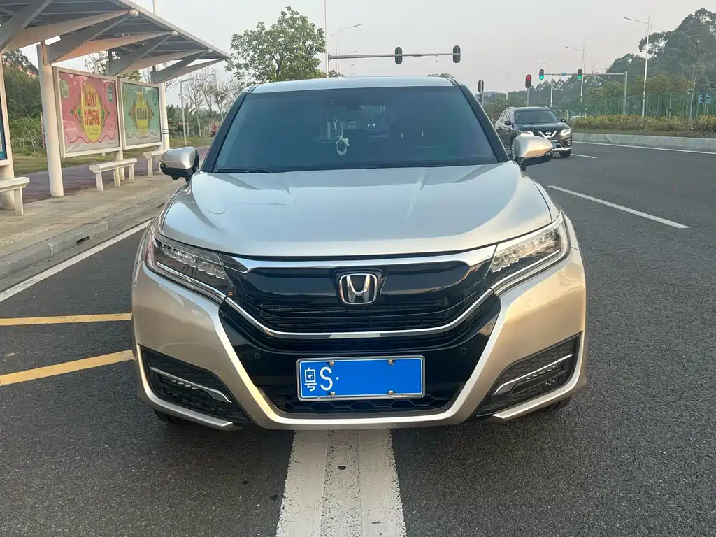 Honda UR-V 240 TURBO 2 WD Luxury CN-V
