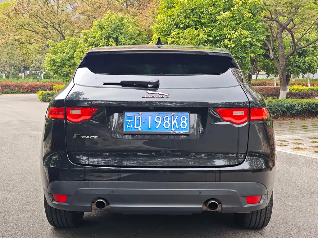 Jaguar F-PACE 2.0 T 4 WD R-Sport Sport