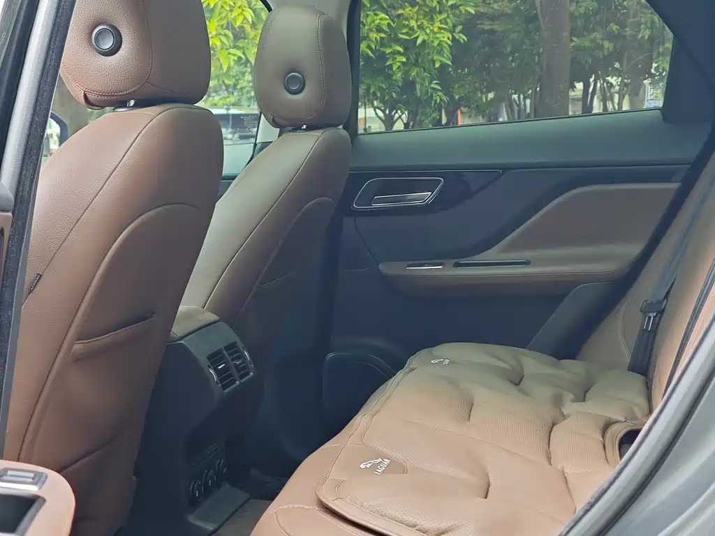Jaguar F-PACE 2.0 T 4 WD R-Sport Sport